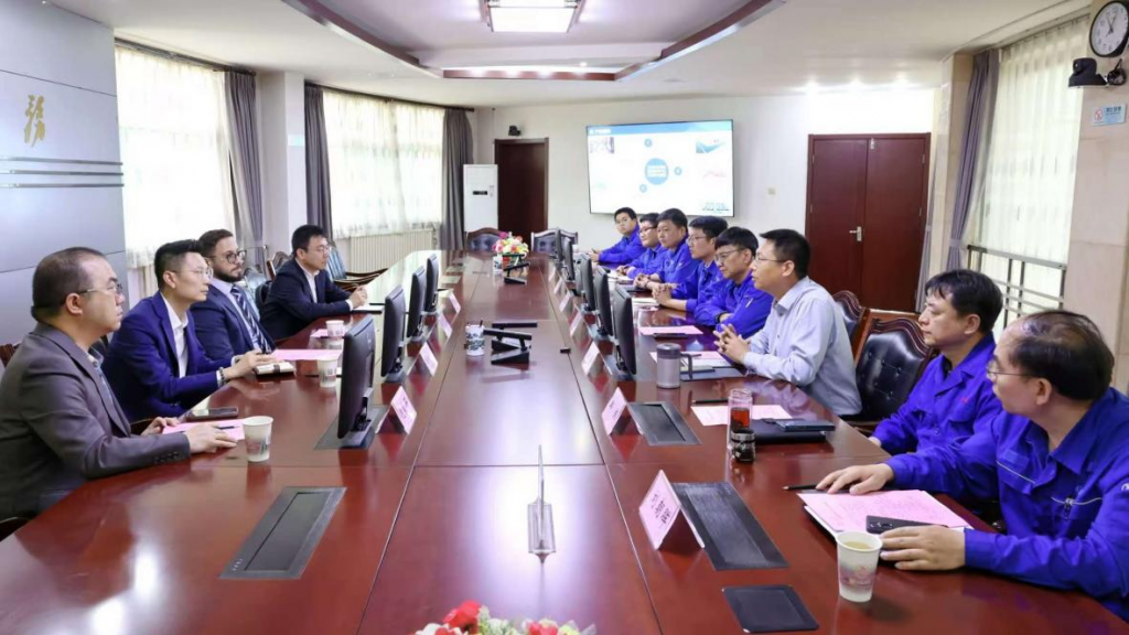 沙特水務局副局與光語生物公司負責人參觀漢沽鹽場